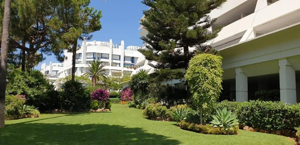 Sea View 2-Bedroom Apartment With Pool Marbella