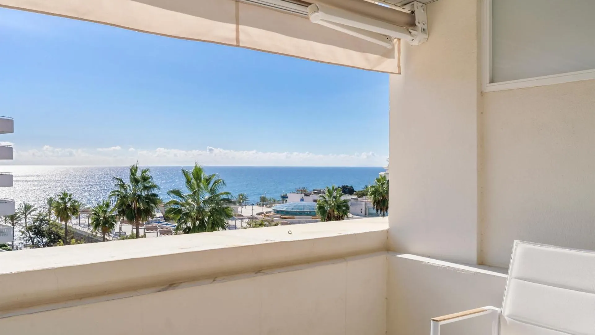 Sea View 2-Bedroom Apartment With Pool Marbella